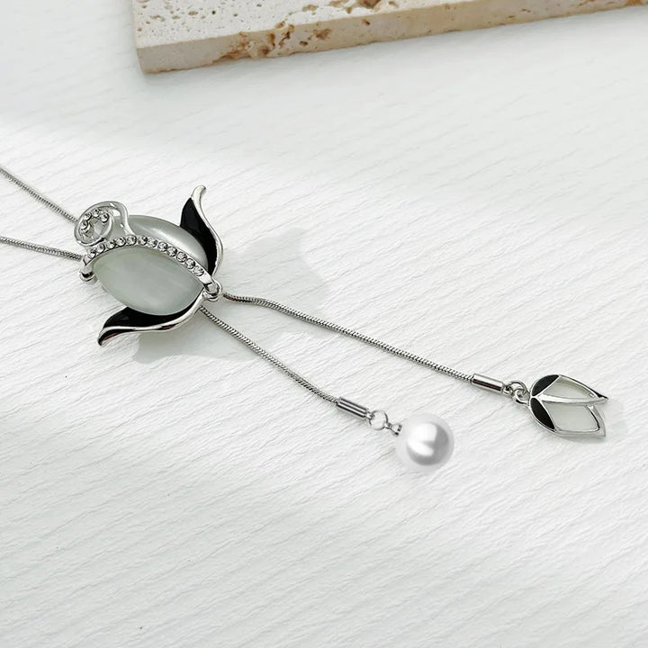 Shayla - Elegant Flower Necklace