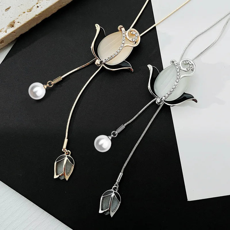 Shayla - Elegant Flower Necklace