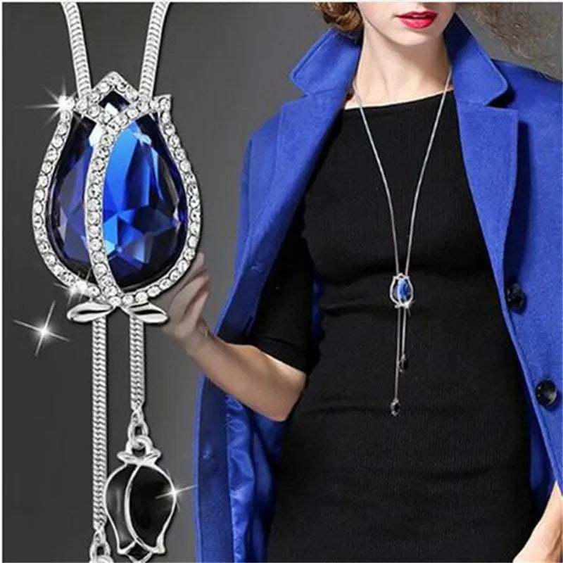 Shayla - Elegant Flower Necklace