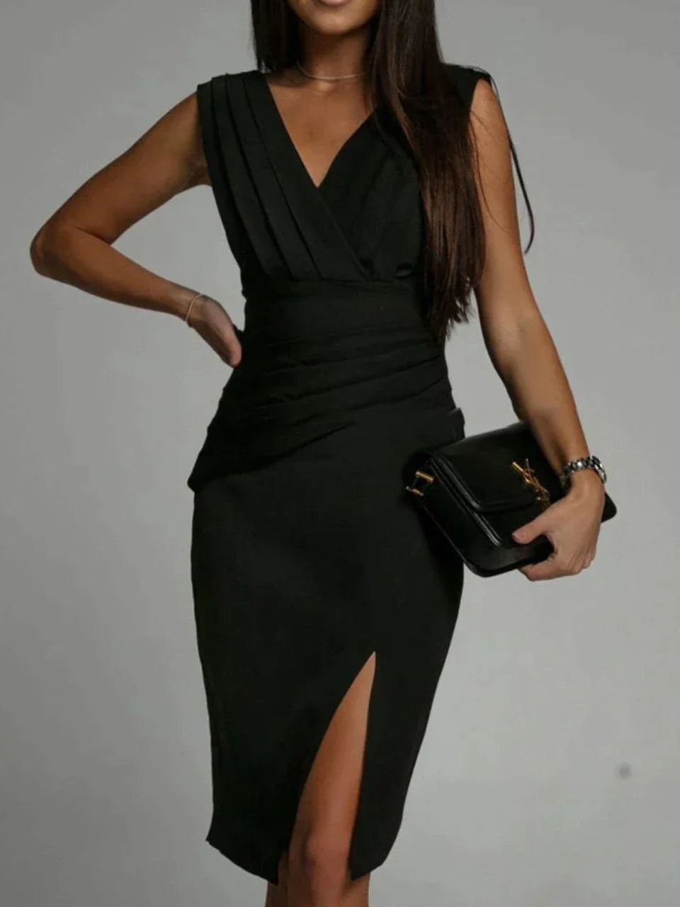 Aveline - Elegant V-Neck Dress